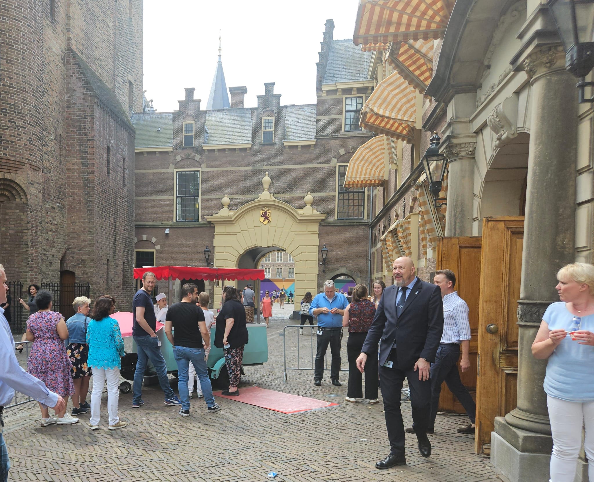Capo IJs op het Binnenhof in Den Haag