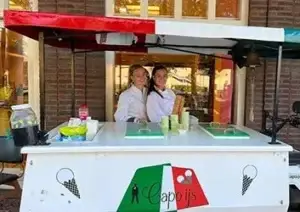 Capo IJs bij de feestelijke opening van De Kleine Ambassade Schiedam 2022